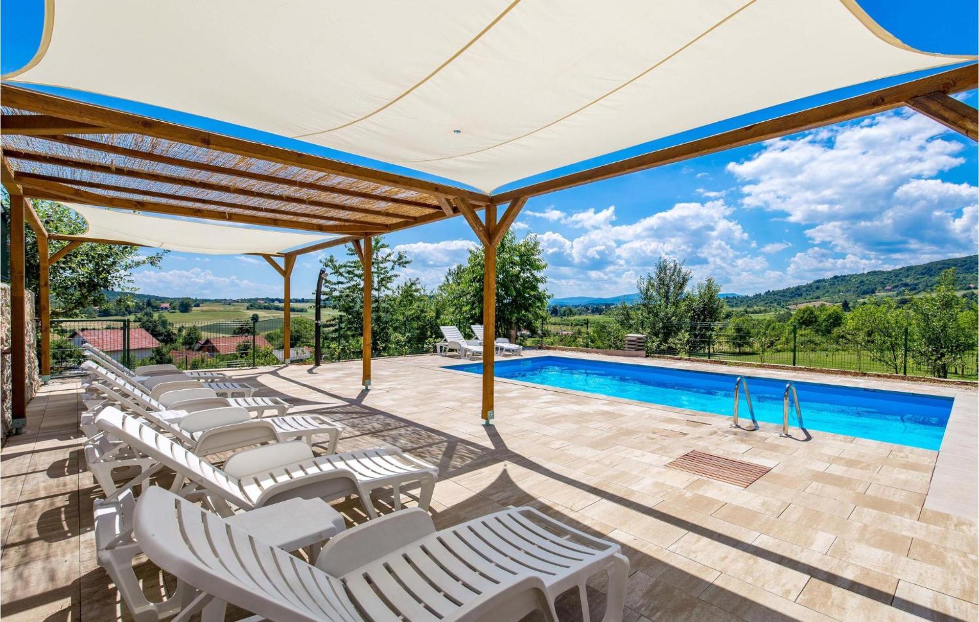 1 Bedroom Beautiful Apartment In Rakovica Exterior foto