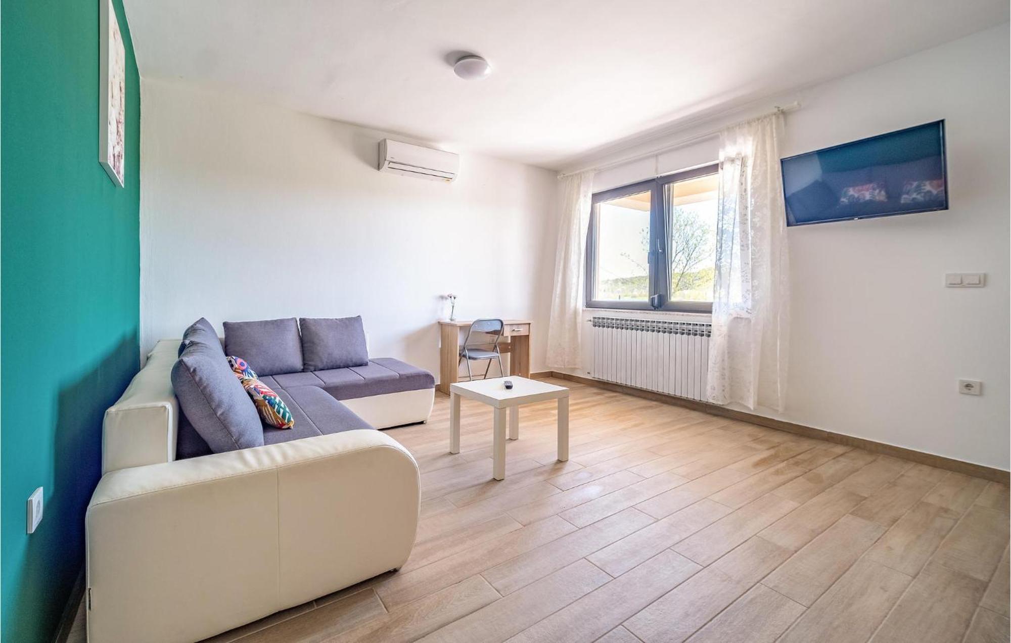 1 Bedroom Beautiful Apartment In Rakovica Exterior foto