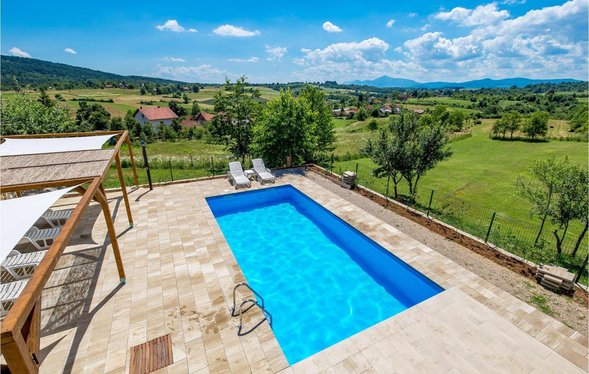 1 Bedroom Beautiful Apartment In Rakovica Exterior foto