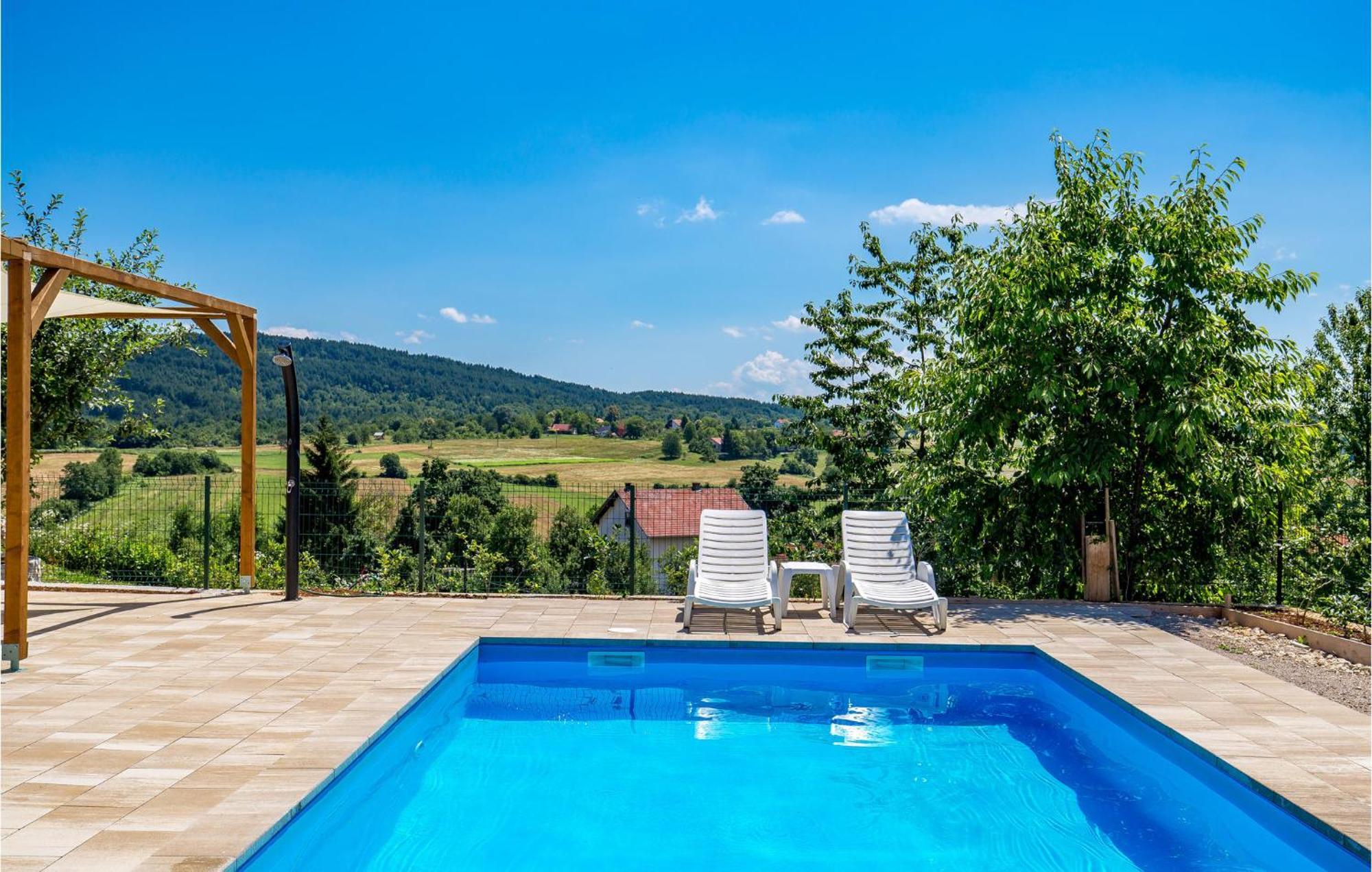 1 Bedroom Beautiful Apartment In Rakovica Exterior foto