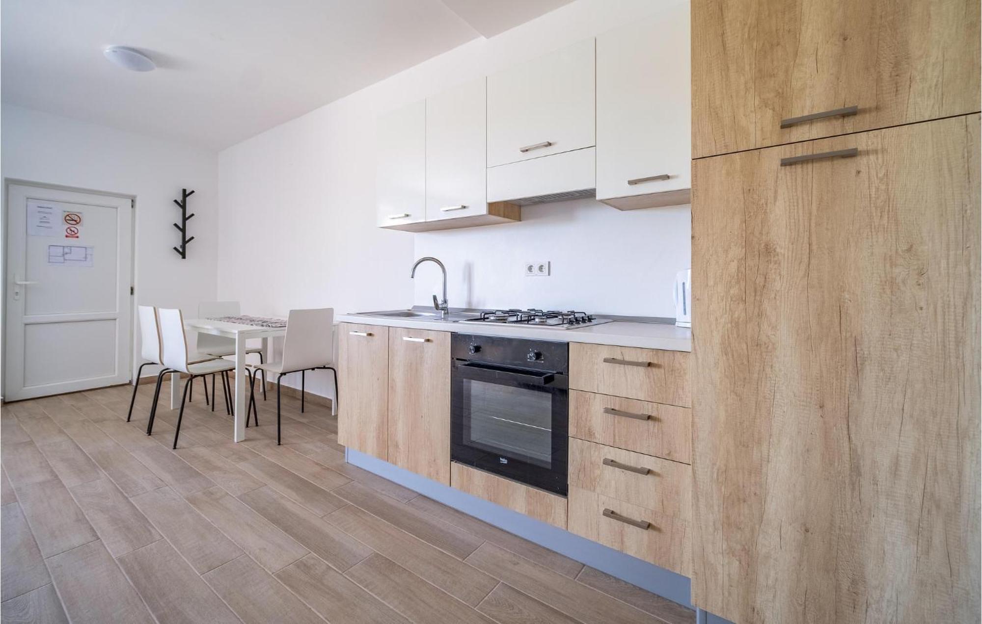 1 Bedroom Beautiful Apartment In Rakovica Exterior foto